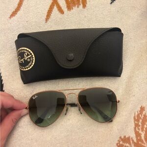 Ray-Ban RoseGold Aviator Sunglasses with Black Case